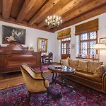 Orlowska Townhouse *